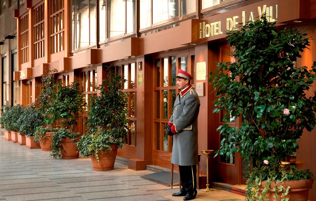 unconventional_tour Entrata Hotel de la ville