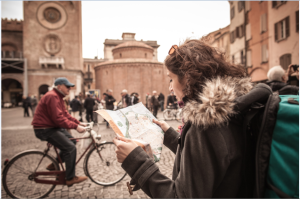 unconventional_tour Piazza Erbe_bici e cartina_Foto Comune_Fotografi Compagnoni e Zapparoli.
