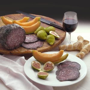 salama cruda con fichi melone e vino rosso ferrarese